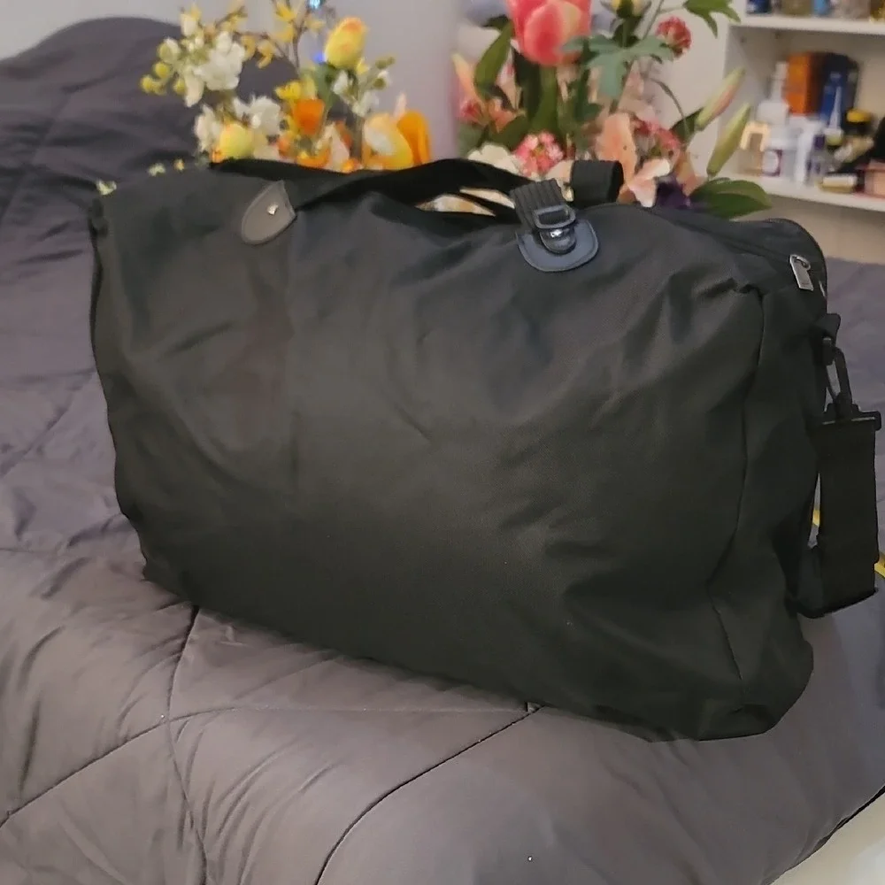 AMERICAN TOURISTER Black Duffel Bag with Dual Front Pockets